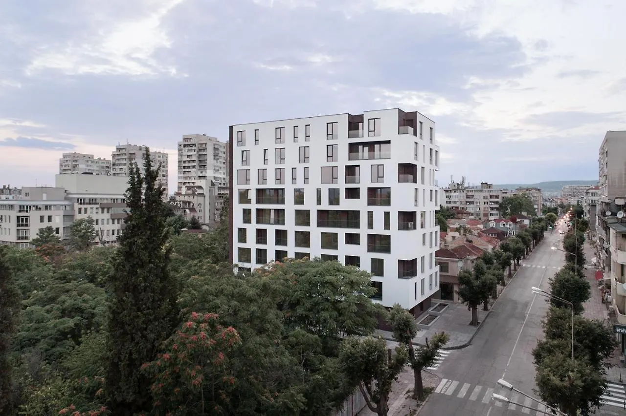 R-Varna Luxury Suites location
